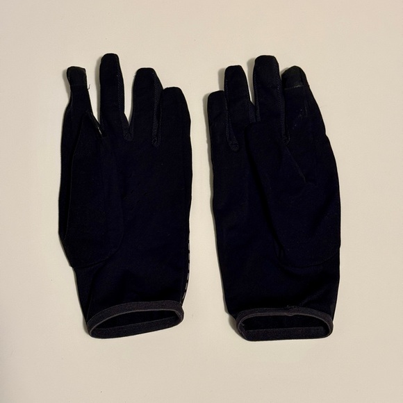 Lululemon Gloves - Picture 2 of 3